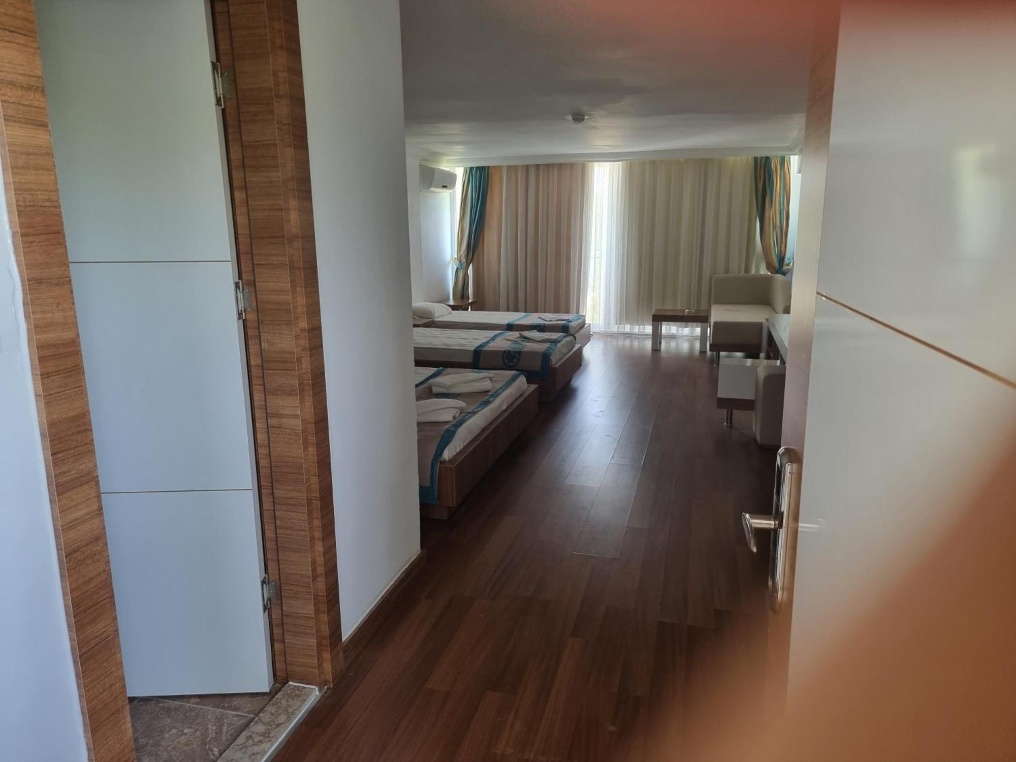 Luca Beach Hotel Side Bagian luar foto